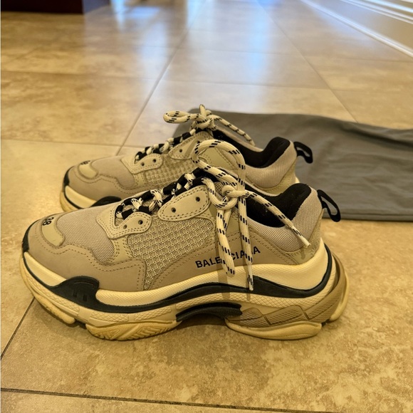 Balenciaga Cream Chunky Sneakers - Picture 5 of 7